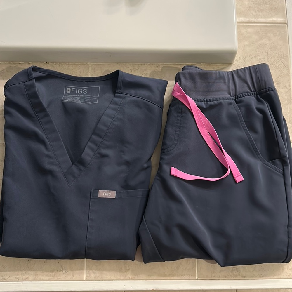 Dark blue figs jogger scrub bottoms and top